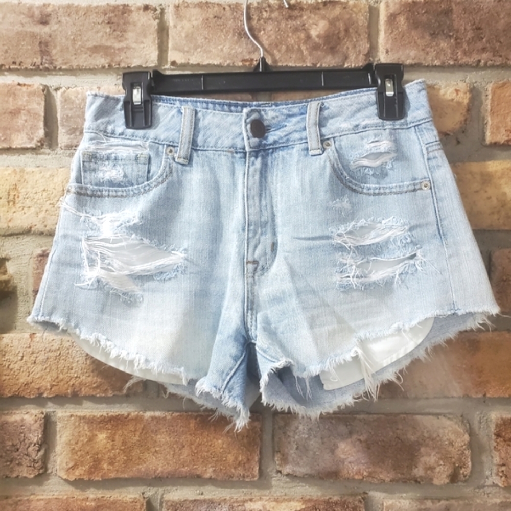 AMERICAN EAGLE OUTFITTERS Destressed Cut-off Jean shorts